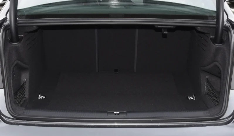 
								Audi A4L full									