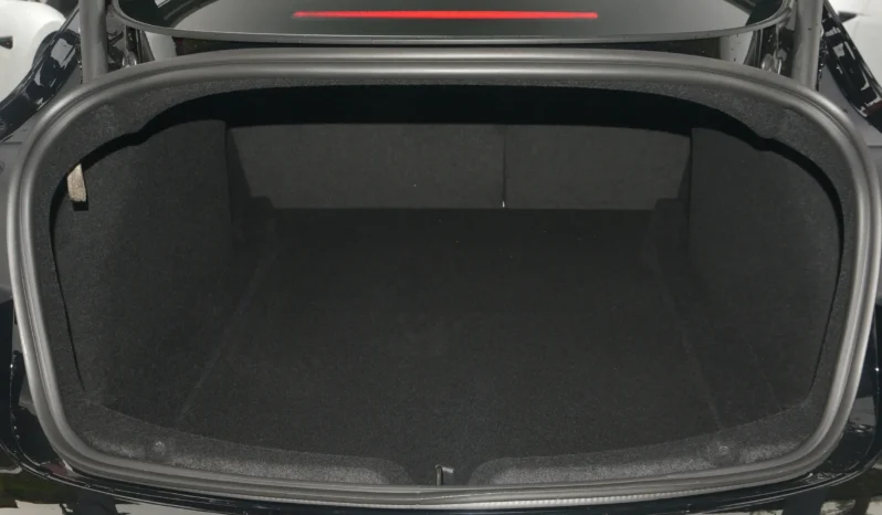 
								Tesla Model 3 full									