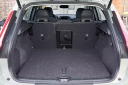 
										Volvo XC40 full									