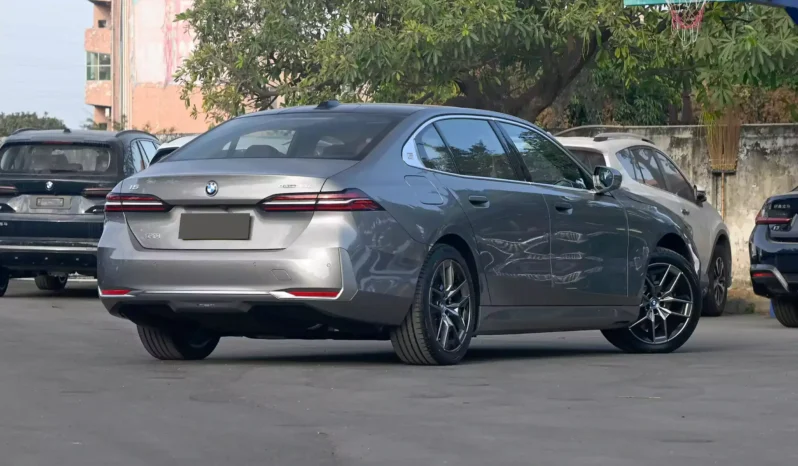 
								BMW i5 full									