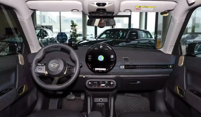 
								MINI Cooper EV full									