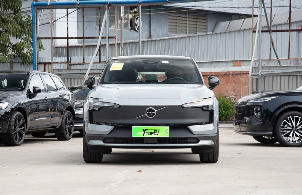 imgi_3_1_3(39) 2026 Volvo EX30 Cross Country – China Export Vehicle | Chinese Cars with Modern Interior Design - Image 1
